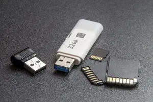 Jakie są różnice między dyskami SSD i HDD w laptopach?